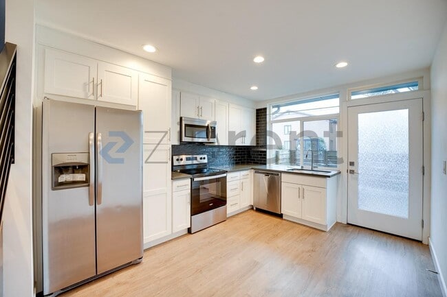 Photo - 1057 S Cloverdale St