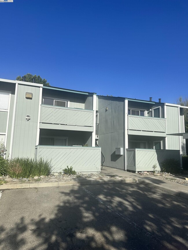 Photo - 3670 Silver Oaks Way Apartamento Unidad E