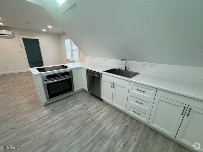 Building Photo - 2452 Thurman Ave Rental