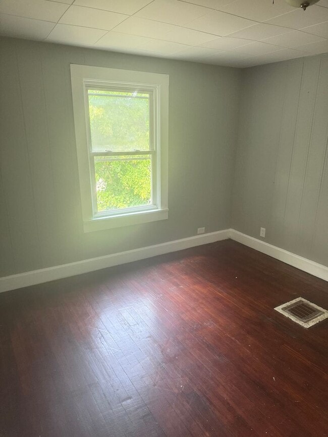 Photo - 1264 E 168th St