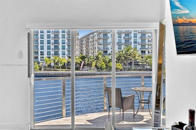 Photo - 1044 NW N River Dr