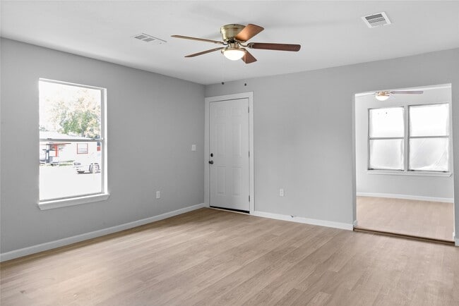 Photo - 10118 Norvic St