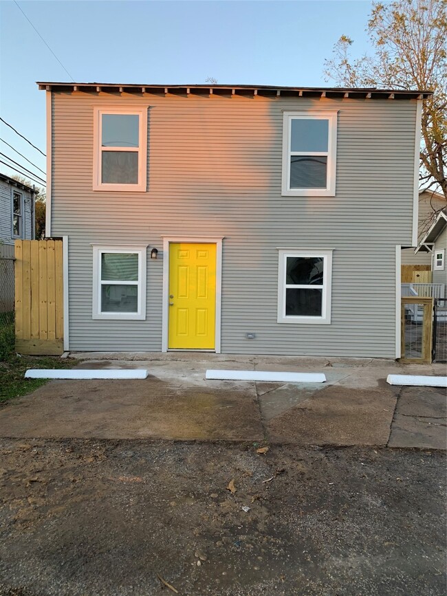 Building Photo - 4601 1/2 Hain Rental