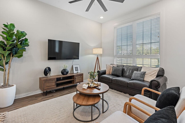 Photo - 738 Douglas Ave Unidad ID1051756P