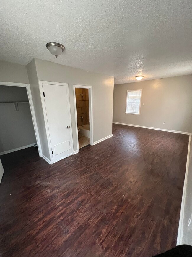 Photo - 318 Red Oak St