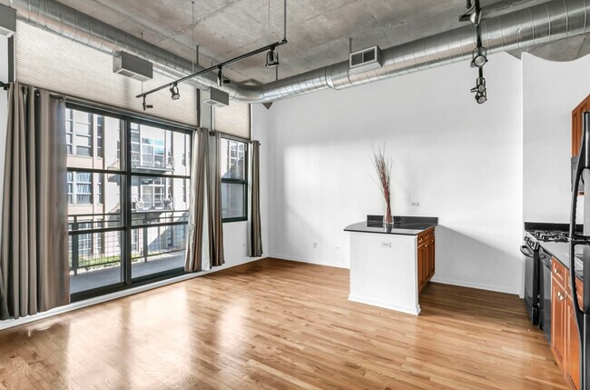 Photo - 900 N Kingsbury St Unit 809