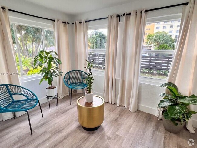 Building Photo - 1027 NW 55th St Unit 1 Rental