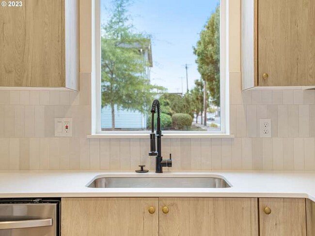 Photo - 5605 N Lombard St Unit 11