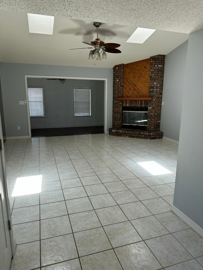 Photo - 3942 Balsam Dr