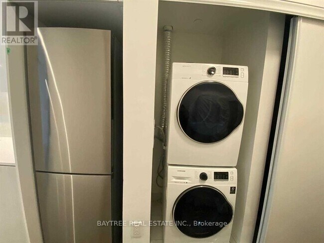 Photo - 195 Redpath Ave Unité 2001