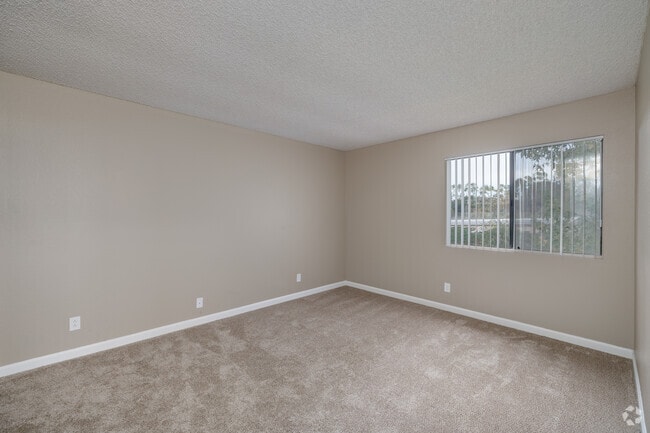 2BR, 2BA - 918SF - Primary Bedroom
