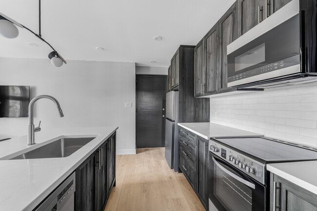 Photo - 658 Somerset St W