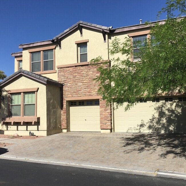 Building Photo - Northwest 4 Bedroom Beauty!!