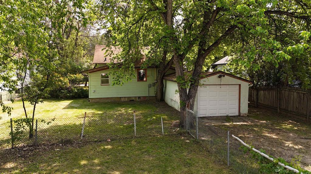 Photo - 719 5th St NE