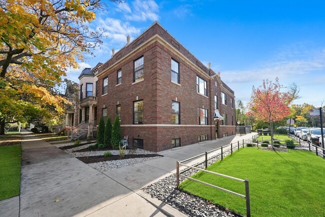 Building Photo - 4153 N Hermitage Ave Rental