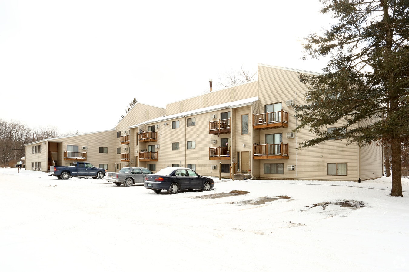 Holt Manor Apartments - Holt Manor Apartments
