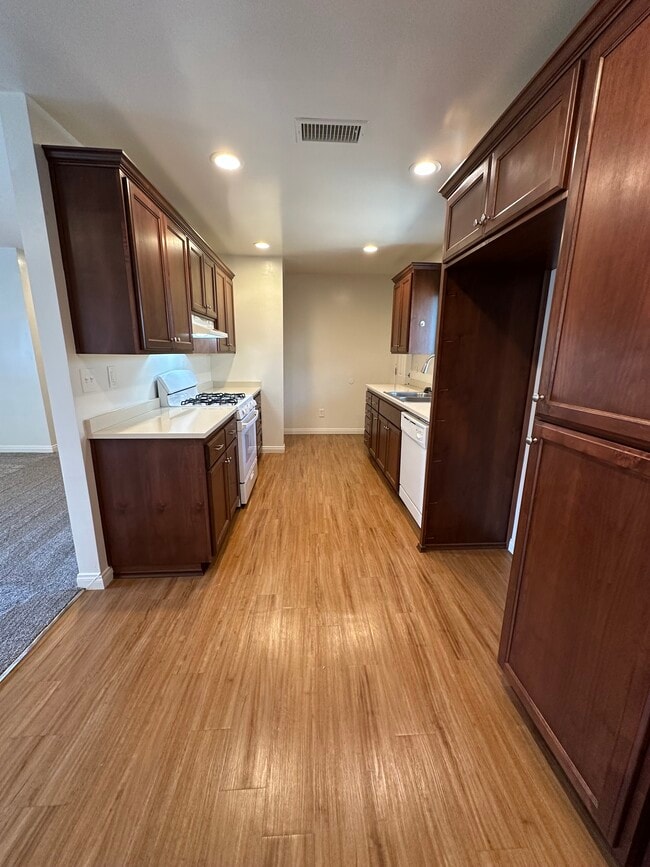 Building Photo - 1364 Marline Ave