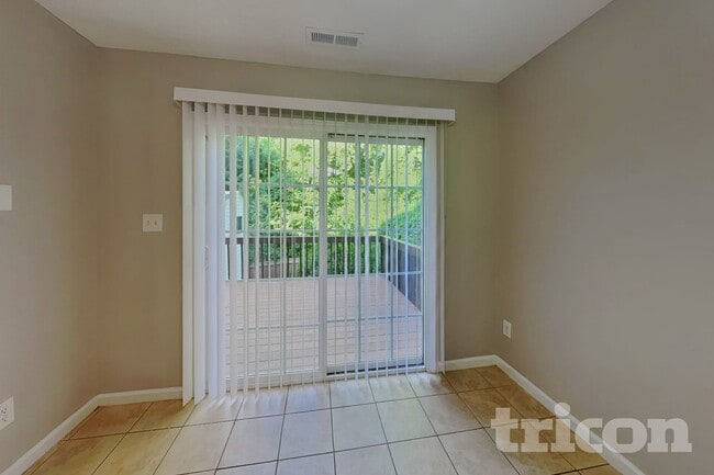 Photo - 4812 Silverdene St