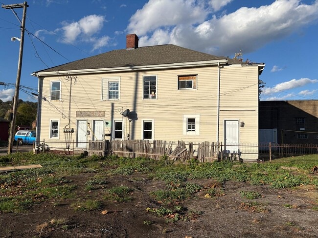 Building Photo - 255 S 5th St Unit Rear 1 - 1st Floor