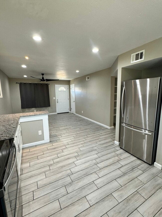 Photo - 1013 E Commonwealth Pl