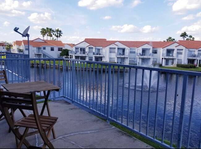 2564 Woodgate Blvd Unidad 204