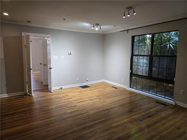 317 8th St NE Unit 3