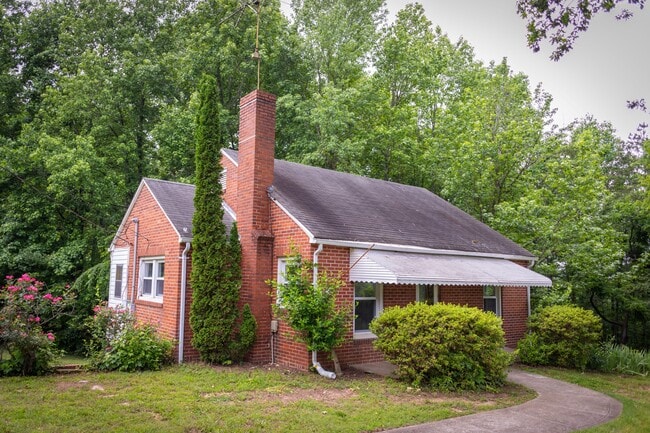 Photo - 751 Harris Ave NW House