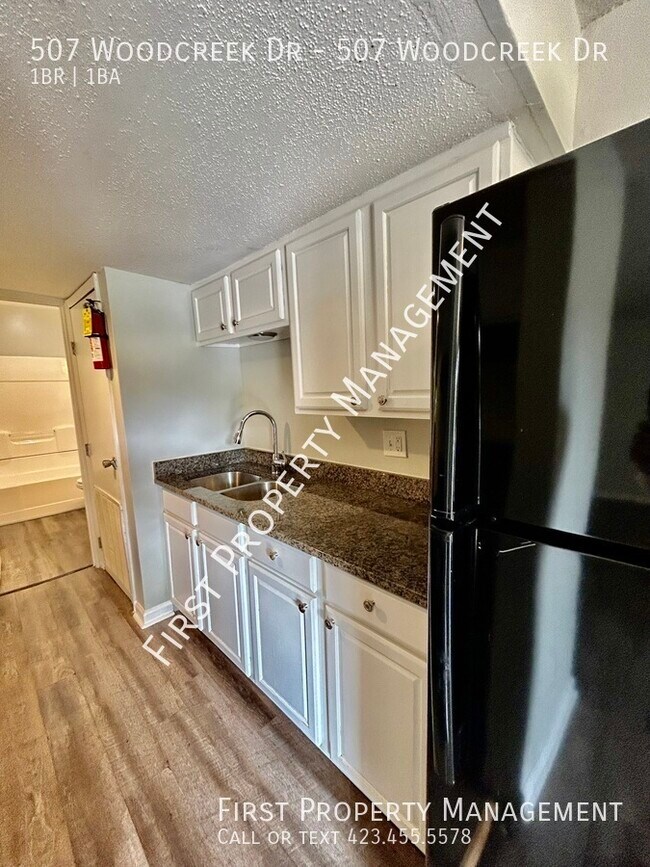 1 Free Month's Rent!! 1Bed/1Bath Apartment... Unit 507 Woodcreek Dr