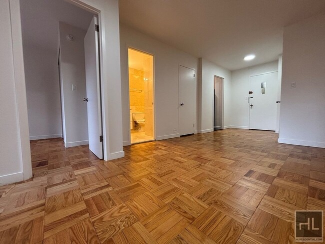 Photo - Fourth Avenue Unidad 12J