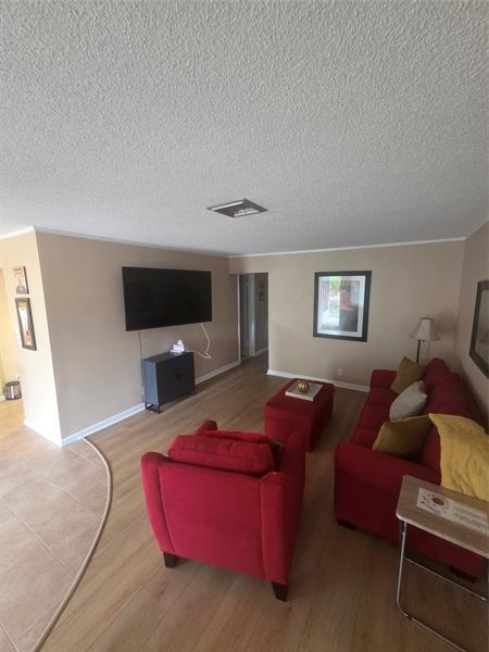 Photo - 1920 NE 51st Ct Unidad 201