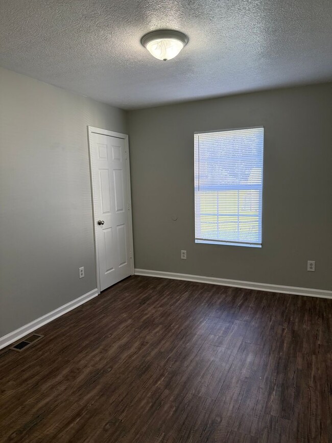 Photo - Charming 3 bedroom 2 bath bungalow- brand new refrigerator!