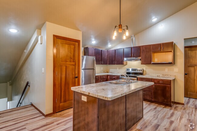 3 BR, 2 BA - 1,518SF