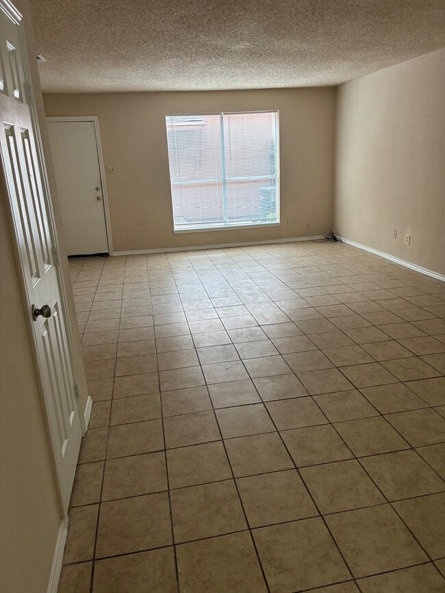 Photo - 15417 Weldon Dr