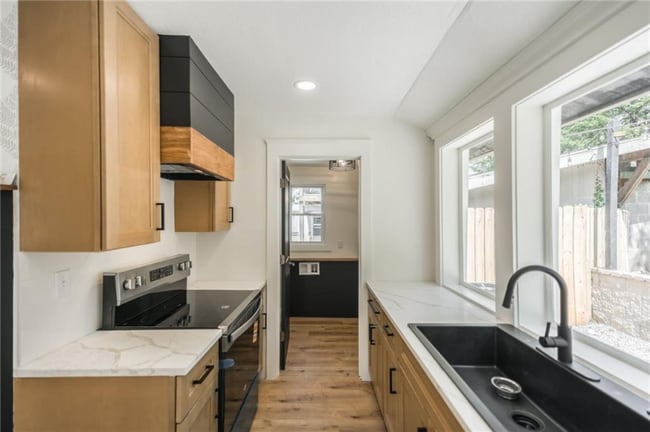 Photo - 4635 Genessee St