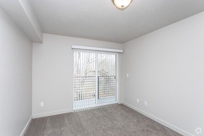 2BR, 2BA - 955SF