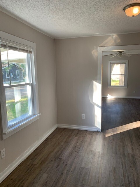 Photo - 905 Pansy Ct