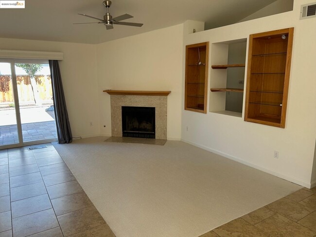 Photo - 63 Goldmeadow Ct Casa