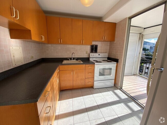 Building Photo - 1 bedroom, 1 bath, 1 Parking. End Unit! Am... Rental