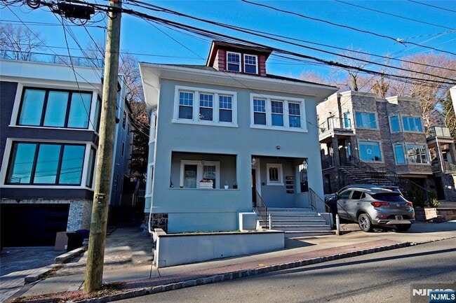Building Photo - 510 Undercliff Ave Unit 1 Rental