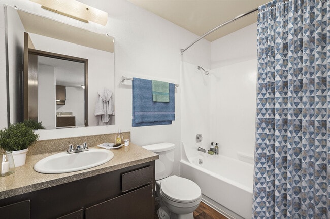 Lake Crest Apartments apartments — community photo