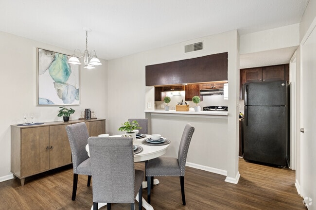 Townhome - 3BR, 2BA - 1,222SF - Dining/Kitchen