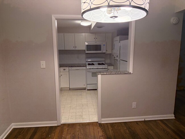Photo - 901 St Marys St