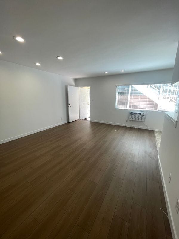 Building Photo - 744 Pier Ave Unit 1