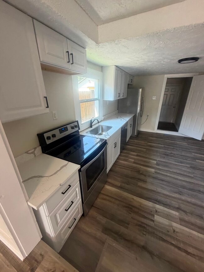 Photo - 2146 Gent Ave