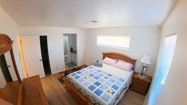 Photo - 2550 Rosswood Dr SE