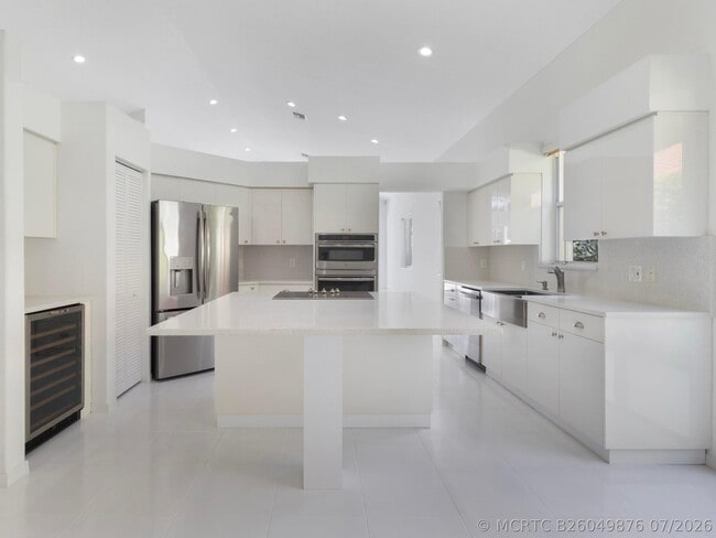 Building Photo - 5279 Brookview Dr