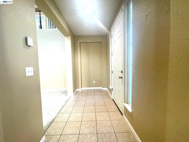 Photo - 1669 Marina Way