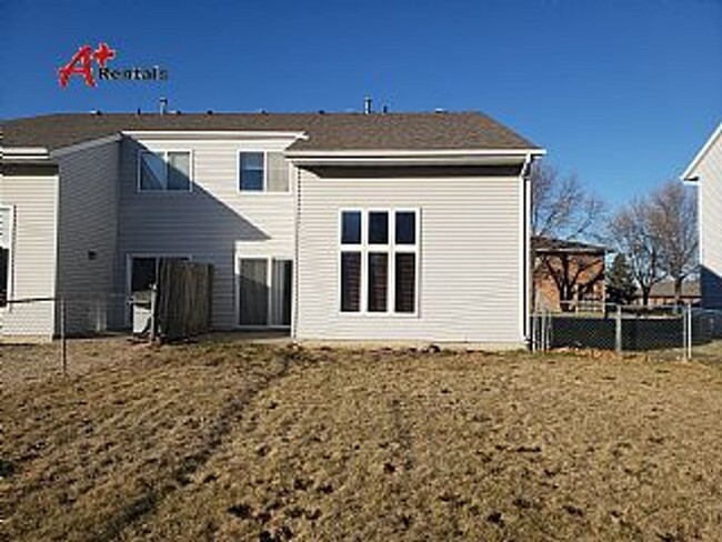 Three bedroom three bathroom Twin home. - Three bedroom three bathroom Twin home.