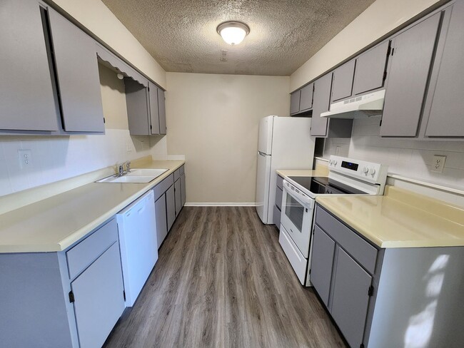 Photo - 3 Bedroom 1 Bath Duplex