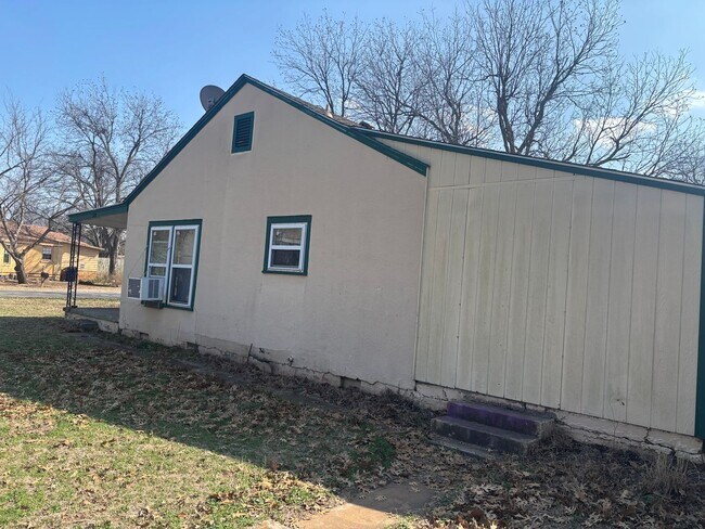 Photo - 328 E Texas Ave